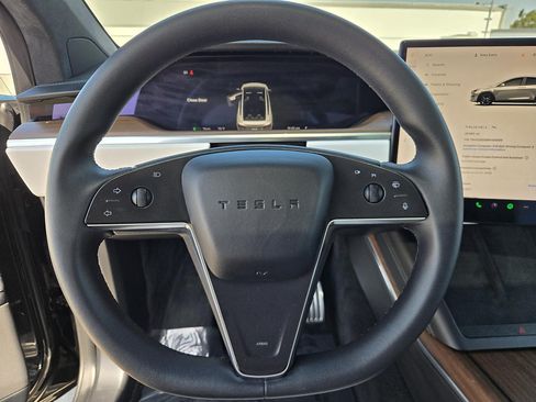 Used 2024 Tesla Model X AWD/4WD image 15