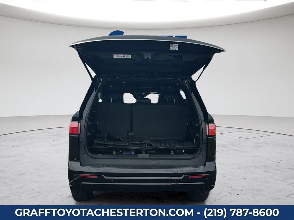 Used 2023 Toyota Sequoia Platinum AWD/4WD image 16