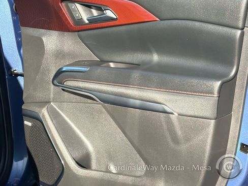 Used 2024 Chevrolet Traverse RS image 31