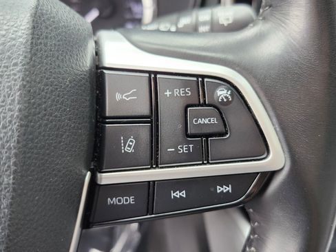 Used 2023 Toyota Highlander L image 27