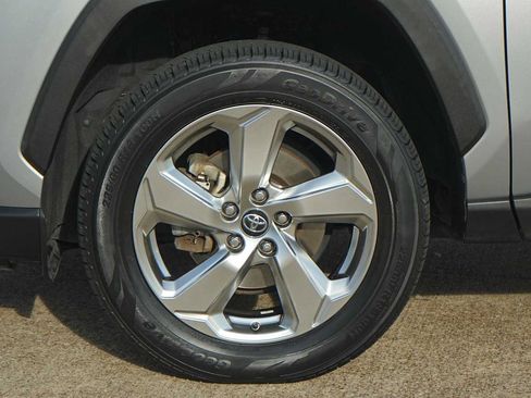 Used 2020 Toyota RAV4 Limited w/ Carpet Mat Package AWD/4WD image 7