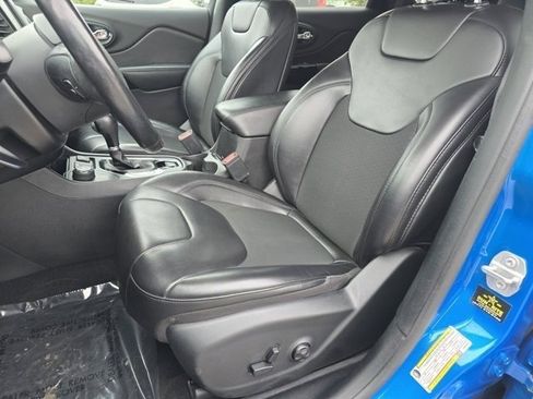 Used 2020 Jeep Cherokee Latitude Plus image 5