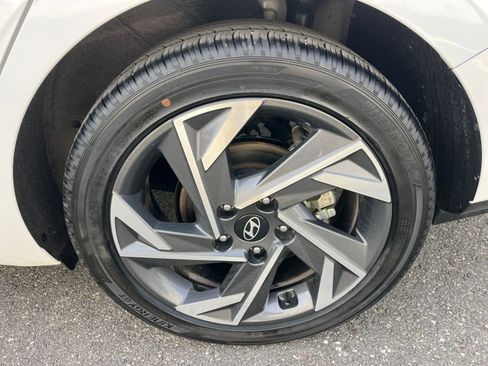 Used 2025 Hyundai Elantra SEL FWD image 31