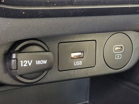 Used 2024 Hyundai Elantra SEL image 25