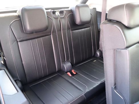 Used 2024 Volkswagen Tiguan SE FWD image 14