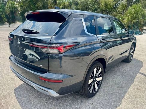 Used 2025 Mitsubishi Outlander SE AWD/4WD image 4