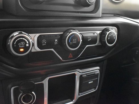 Used 2018 Jeep Wrangler Unlimited Sport AWD/4WD image 14