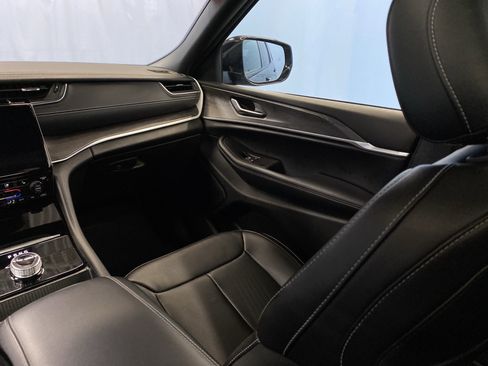 Certified 2024 Jeep Grand Cherokee L Limited w/ Luxury Tech Group II image 29