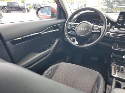 Used 2023 Kia Seltos S FWD image 13