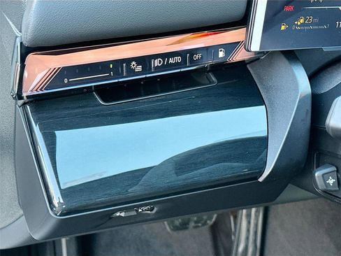 New 2026 BMW 550e xDrive image 10