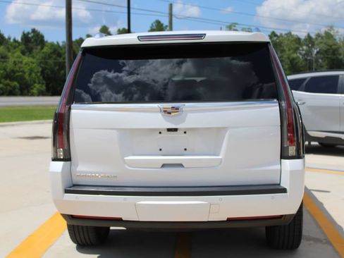Used 2020 Cadillac Escalade Platinum RWD image 4