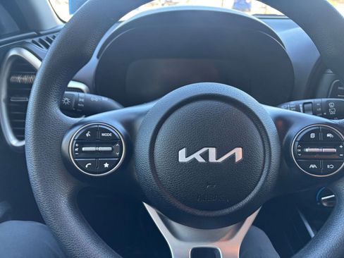 Used 2025 Kia Soul LX w/ LX Technology Package FWD image 29