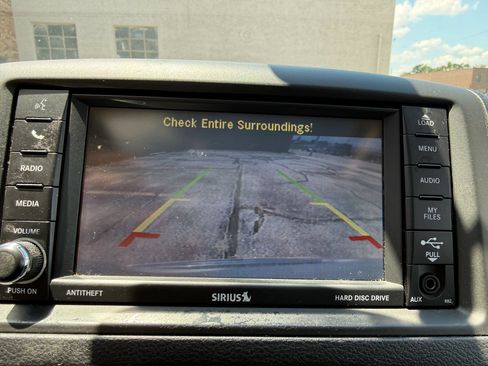 Used 2016 Chrysler Town & Country Touring-L FWD image 16