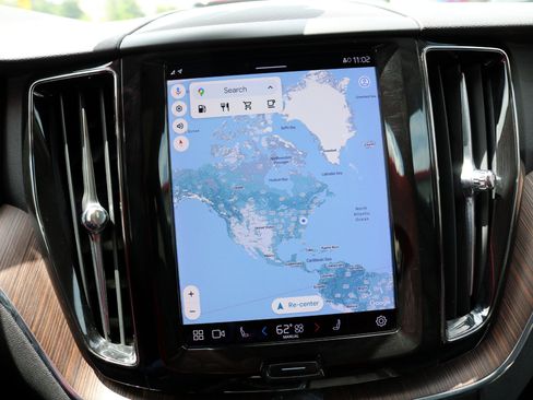 Used 2022 Volvo XC60 B5 Momentum image 39