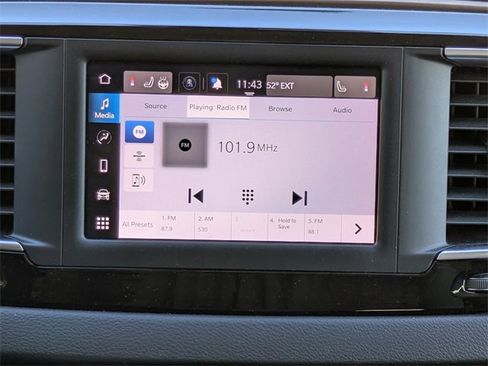 Used 2023 Chrysler Voyager LX image 17