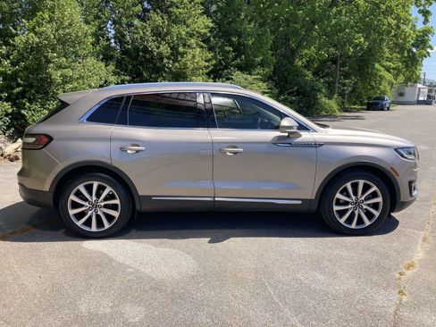 Used 2019 Lincoln Nautilus Select FWD image 2