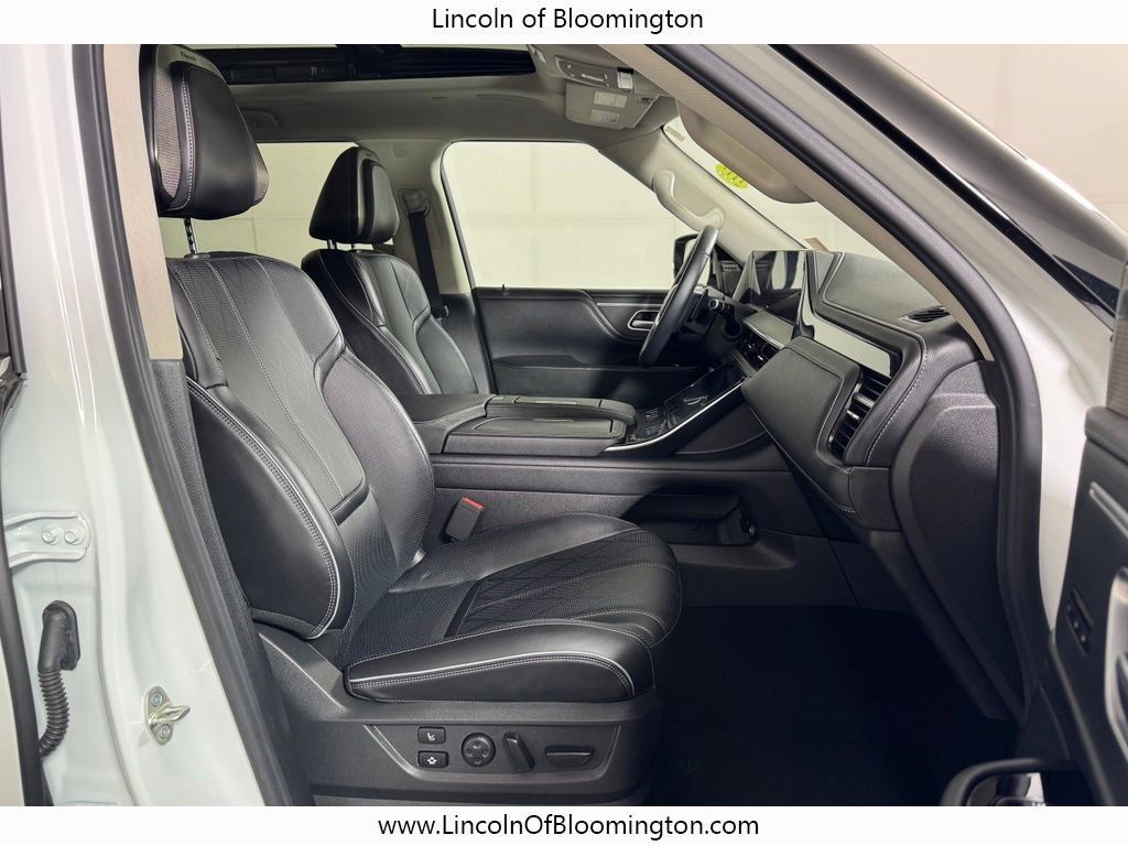 Used 2025 INFINITI QX80 Sensory AWD/4WD image 10