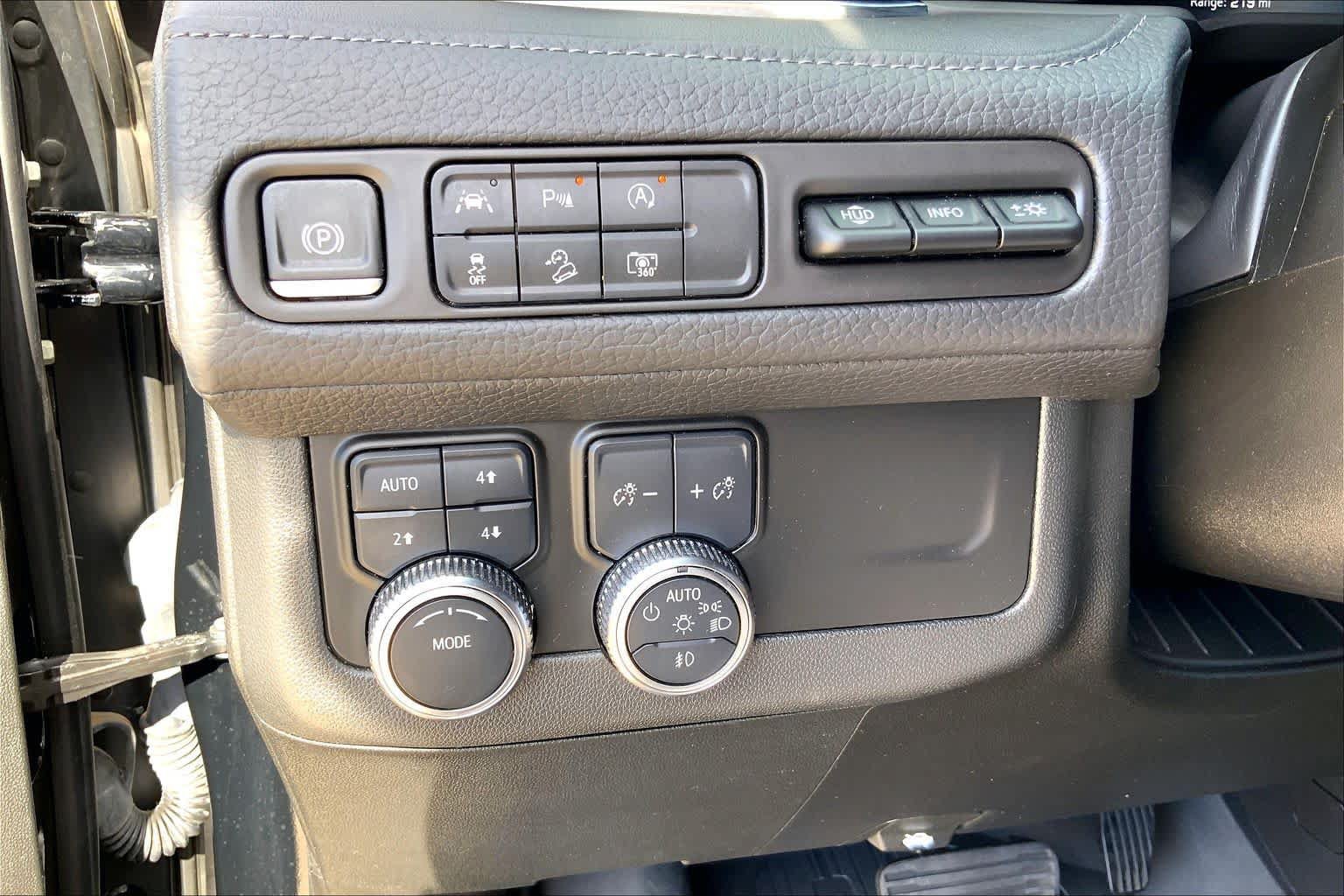 Used 2024 GMC Yukon Denali AWD/4WD image 31