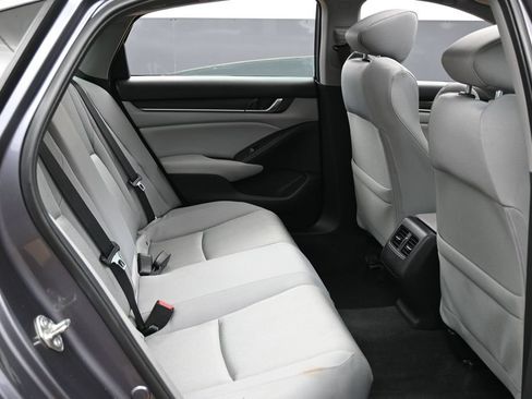 Used 2018 Honda Accord EX image 32