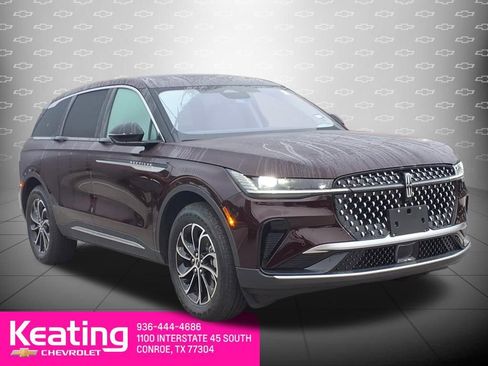 Used 2025 Lincoln Nautilus Premier image 3