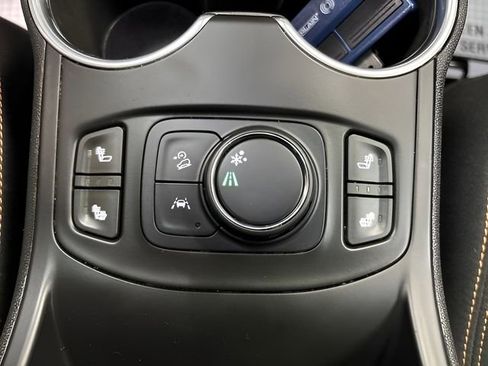 Used 2020 GMC Terrain SLE w/ Driver Convenience Package image 30