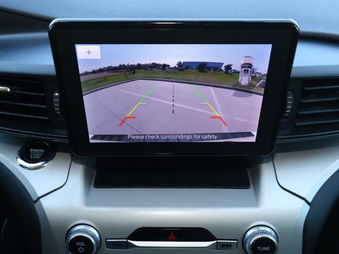 Used 2023 Ford Explorer XLT image 27