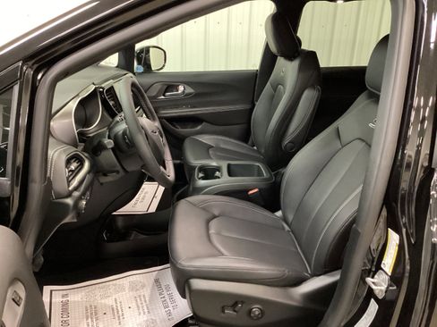 New 2026 Chrysler Pacifica Select w/ S Appearance Package AWD/4WD image 15