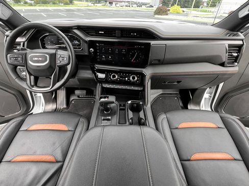 Used 2024 GMC Sierra 1500 AT4 image 4