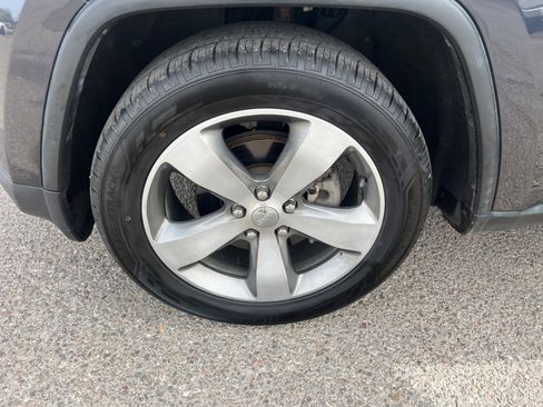 Used 2014 Jeep Grand Cherokee Limited w/ Luxury Group II image 25