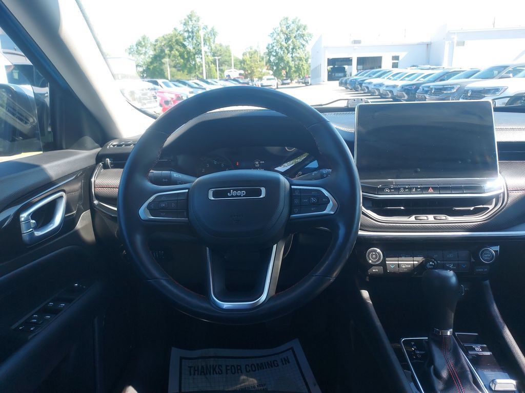 Used 2022 Jeep Compass Trailhawk w/ Trailhawk Convenience Group AWD/4WD image 10