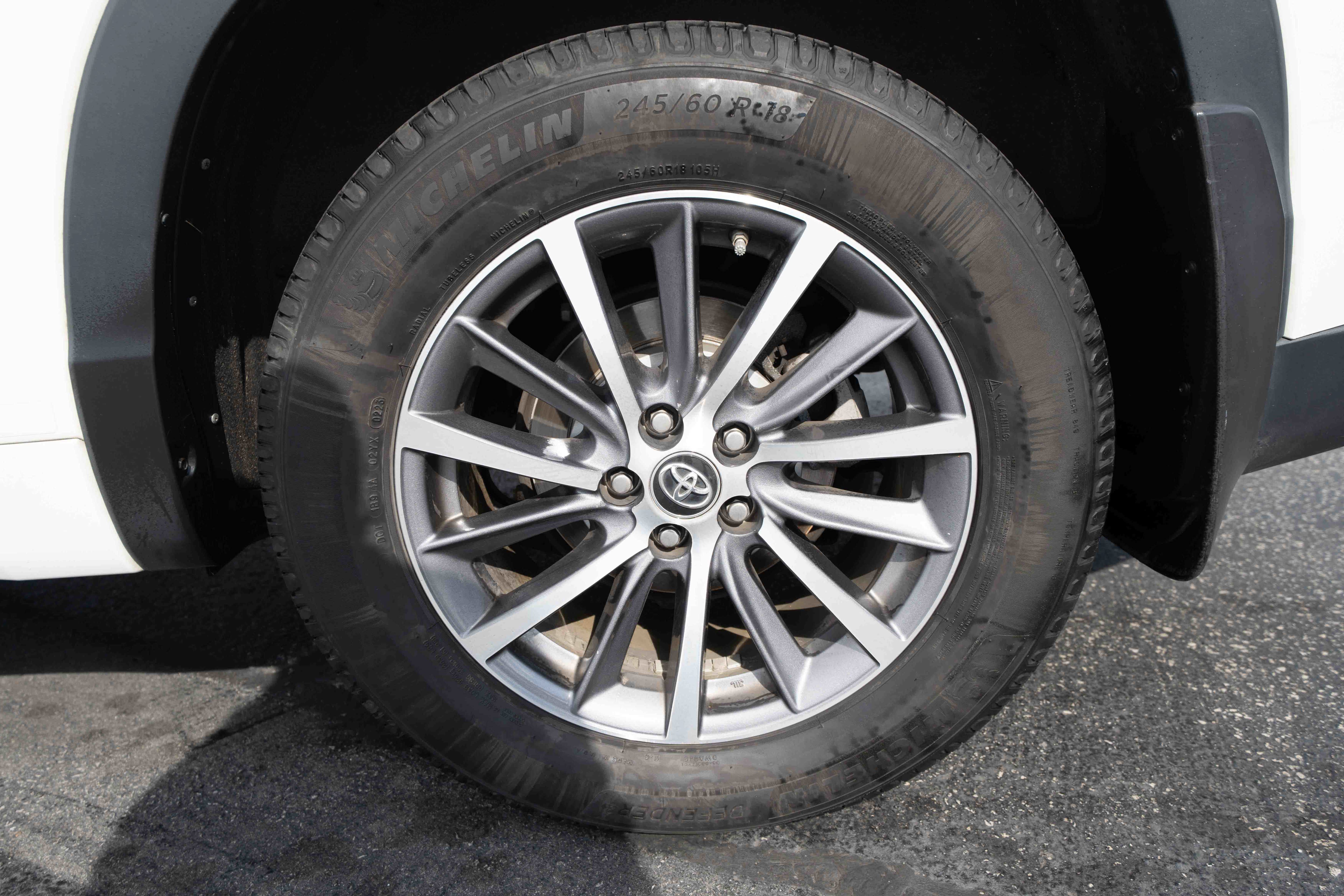 Used 2017 Toyota Highlander XLE AWD/4WD image 30