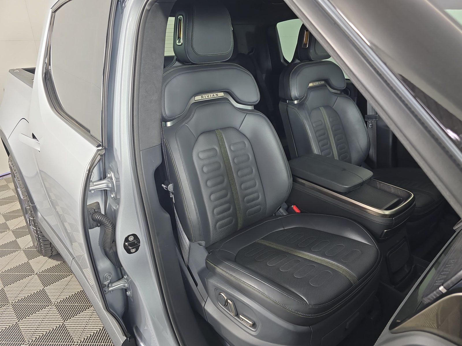 Used 2022 Rivian R1T Launch Edition AWD/4WD image 23