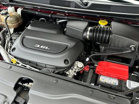 Used 2019 Chrysler Pacifica Touring-L Plus w/ Tire & Wheel Group FWD image 21