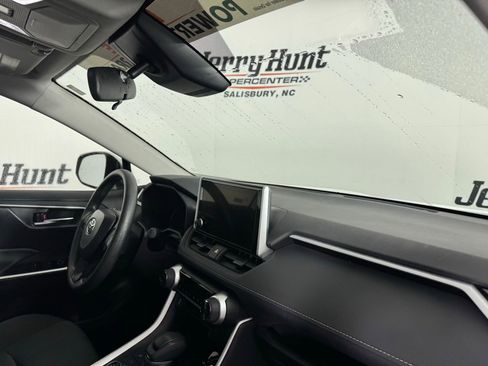 Used 2025 Toyota RAV4 XLE image 30