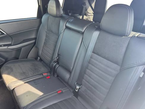 Used 2023 Mitsubishi Outlander SE FWD image 13