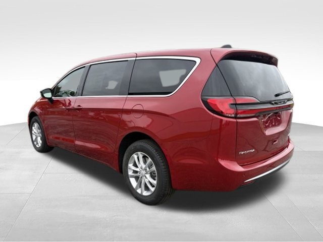 New 2027 Chrysler Pacifica Select AWD/4WD image 2