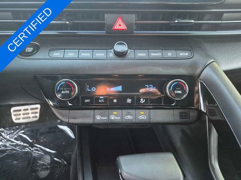 Used 2025 Hyundai Elantra SEL image 18