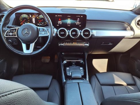Used 2023 Mercedes-Benz GLB 250 4MATIC w/ Premium Package image 19