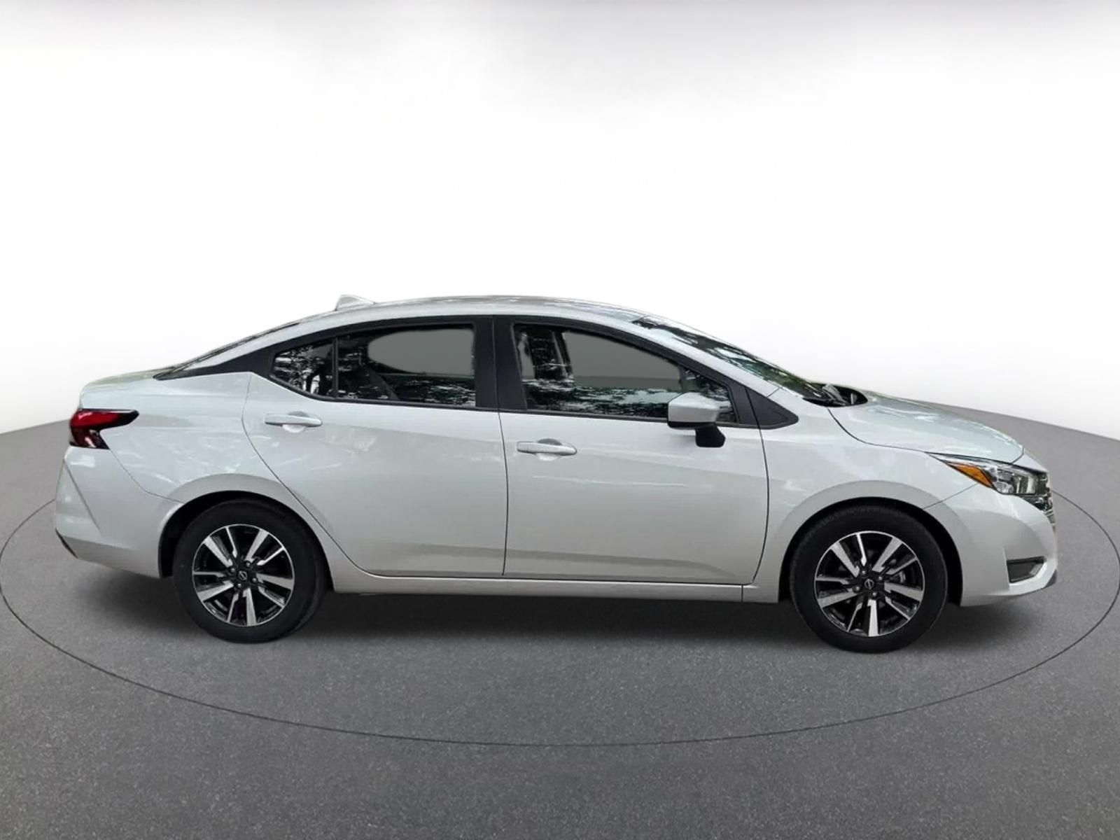 Used 2025 Nissan Versa SV FWD image 15