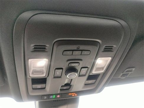 Used 2023 Chevrolet Suburban High Country image 35