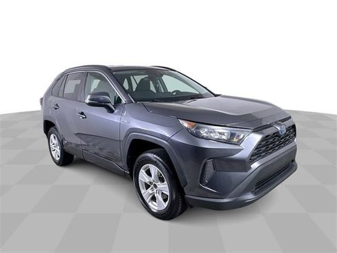 Used 2021 Toyota RAV4 LE image 2