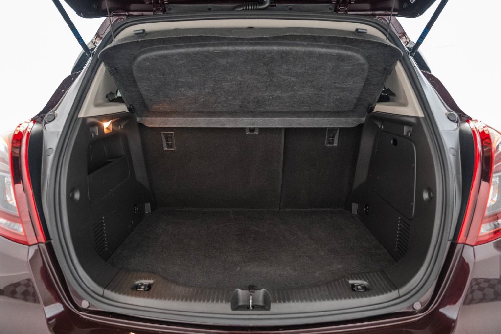 Used 2018 Buick Encore Sport Touring w/ Safety Package FWD image 9