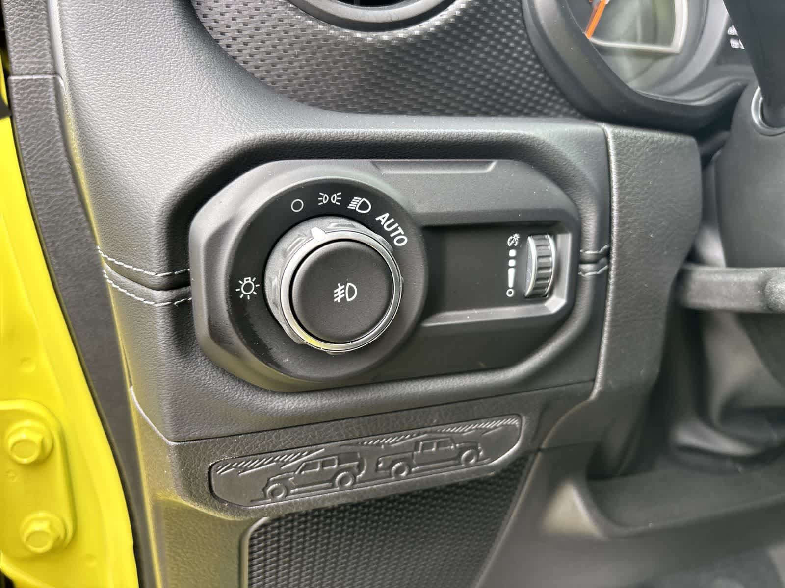 Used 2024 Jeep Wrangler Unlimited Rubicon w/ Technology Group AWD/4WD image 11