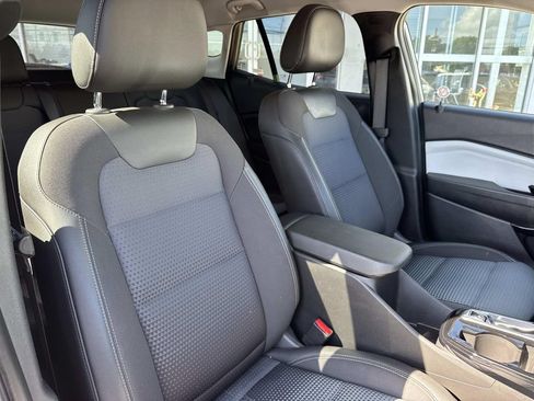 Used 2025 Chevrolet Trax LT w/ LT Convenience Package FWD image 11