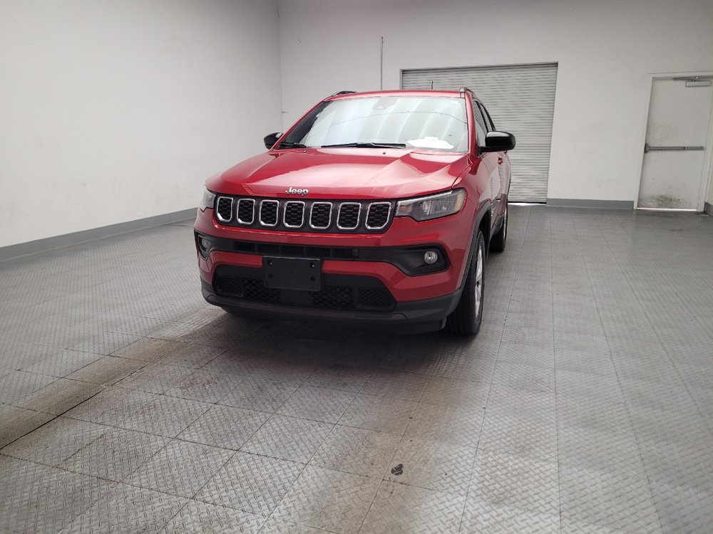 Used 2025 Jeep Compass Latitude w/ Sun & Sound Group AWD/4WD image 15