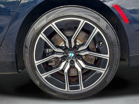 Used 2023 BMW 760i xDrive image 9