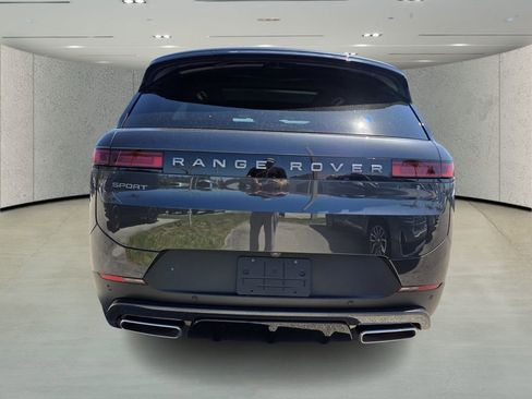 Used 2025 Land Rover Range Rover Sport SE image 4