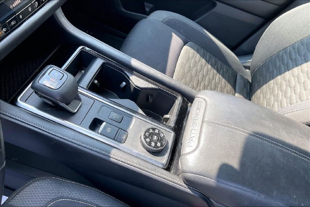 Used 2023 Nissan Pathfinder SV AWD/4WD image 17