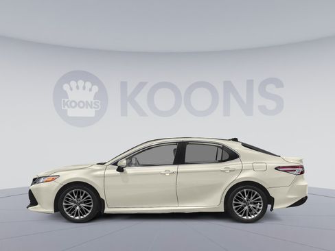 Used 2020 Toyota Camry XLE FWD image 4