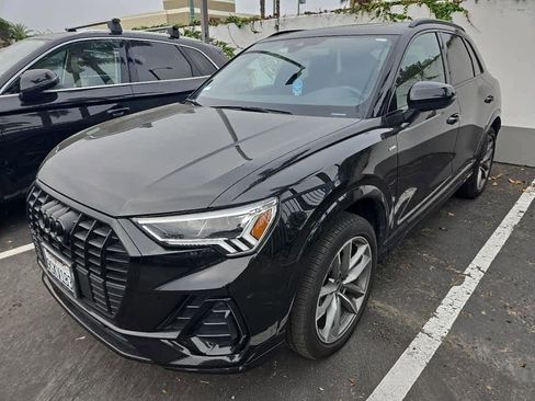 Used 2023 Audi Q3 2.0T Premium w/ Black Optic Sport Package image 3
